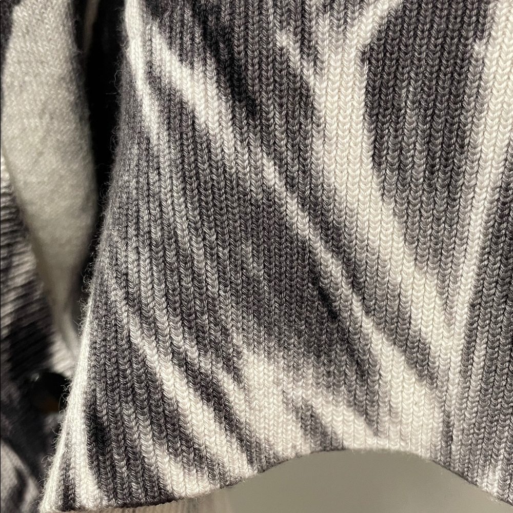 Talbots Black and White Pattern Button Front Card… - image 6